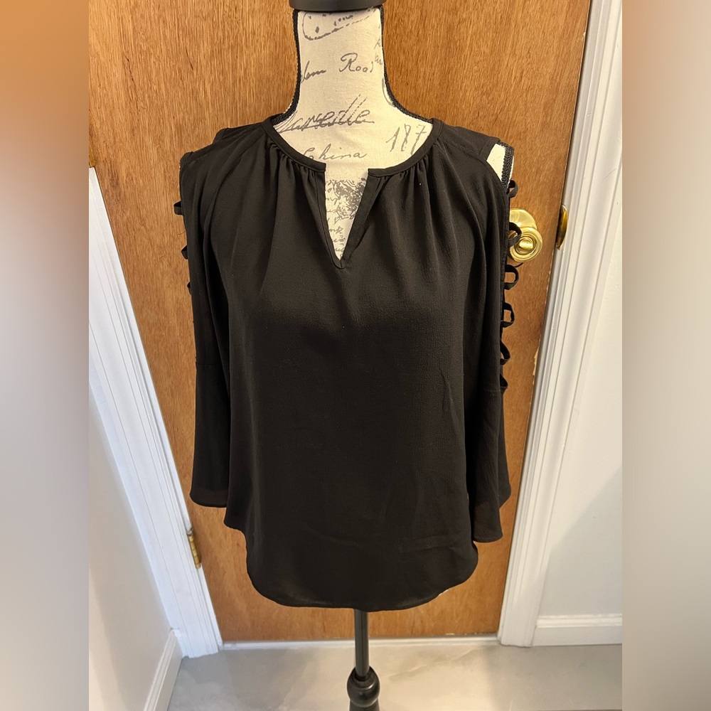 Jenniter Lopez Peasant Black Cut Out
Shoulder Blouse NWT Size Medium